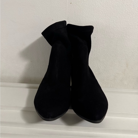 PAUL GREEN Cybil Stretch Micro
Suede Pull-on Ankle Bootie Used like a new - Picture 2 of 8